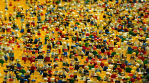 Das Bild zeigt zahlreiche Lego-Figuren