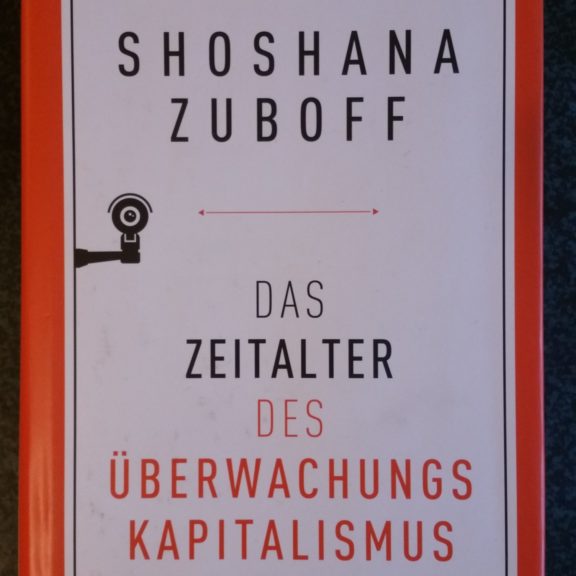 Buchdeckel "Das Zeitalter des Überwachungskapitalismus" von Shoshana Zuboff